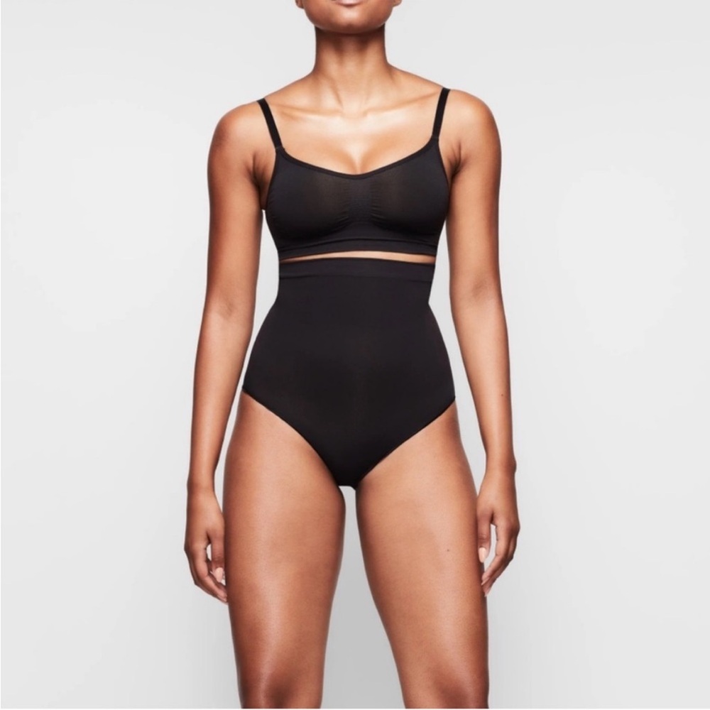 Skims Core Control High Waist Brief. Size M.